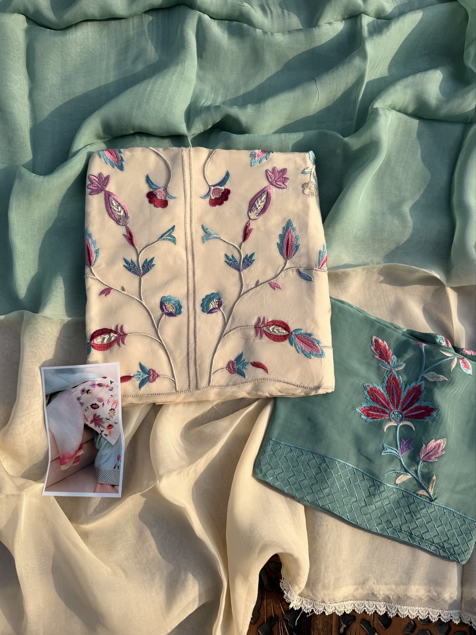 Teal-Ivory