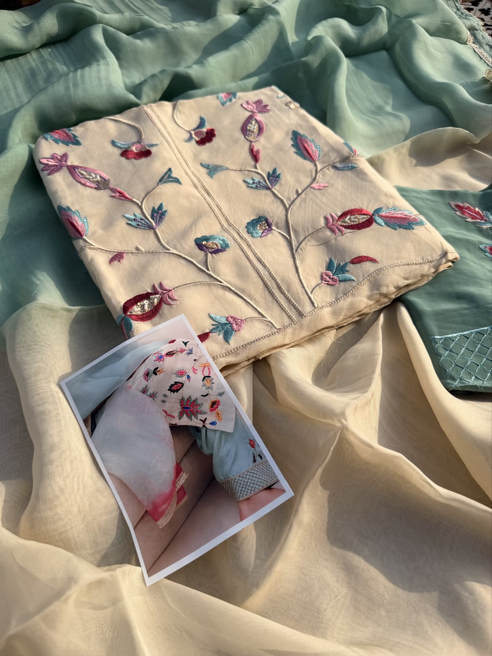 Teal-Ivory