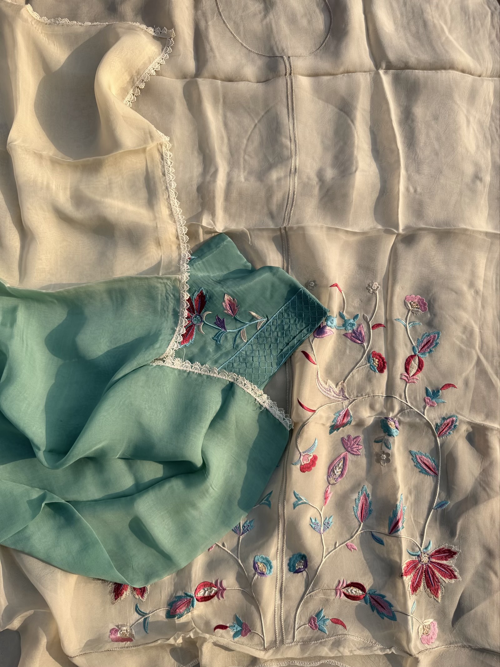 Teal-Ivory