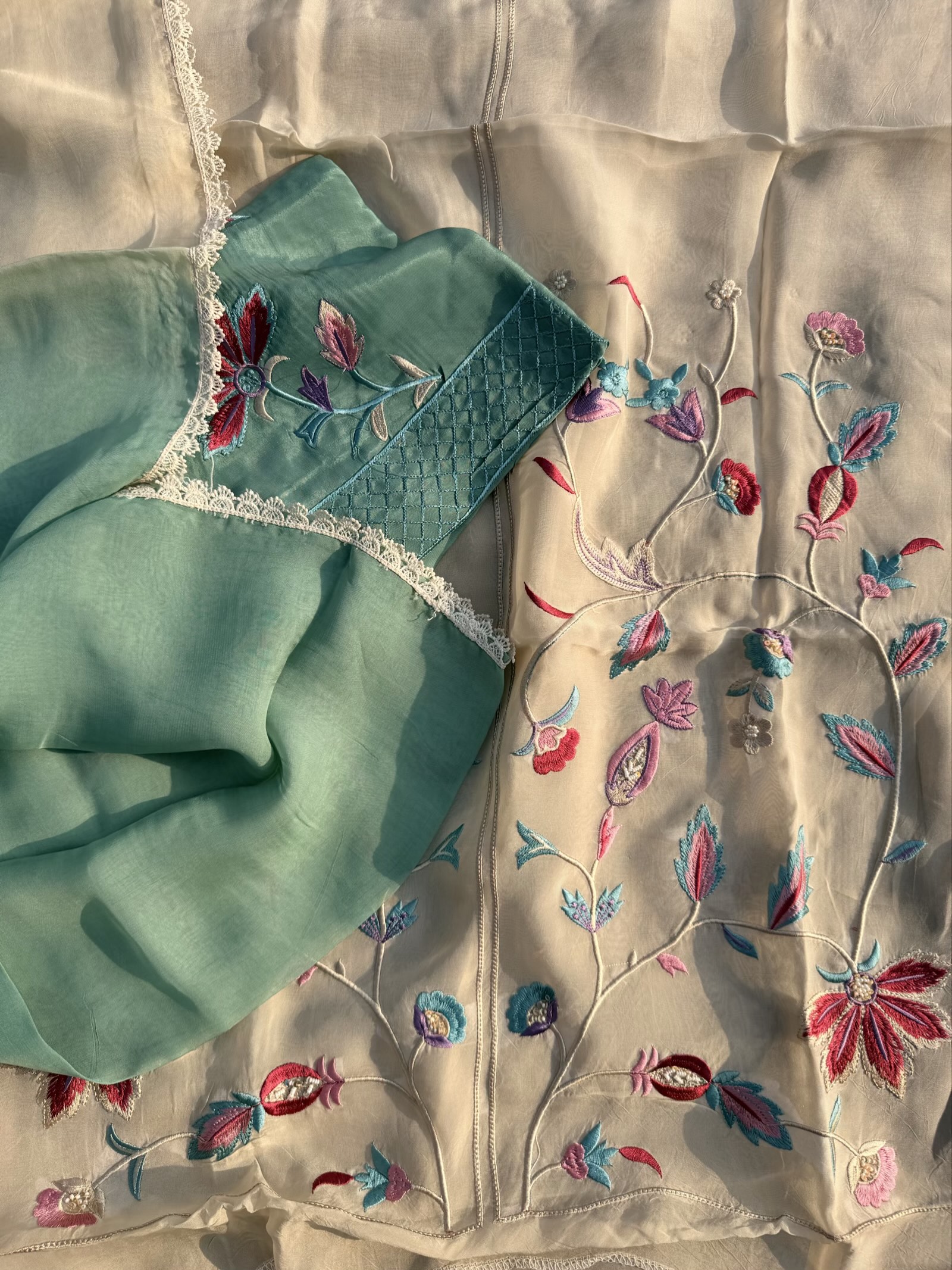 Teal-Ivory